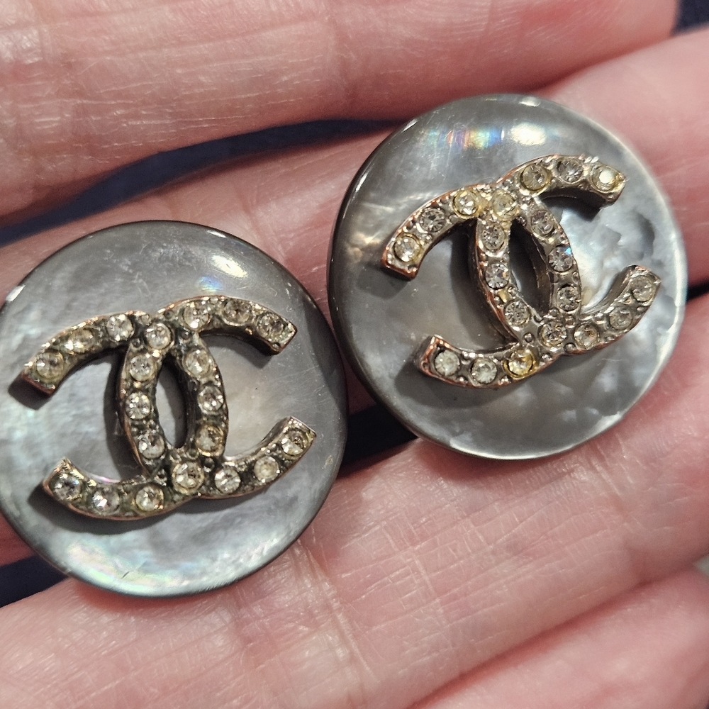 CHANEL Pearl Gray and Gold Crystal Earrings - Picture 10 of 10